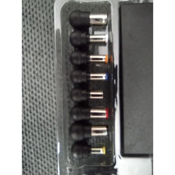 V7 AC2090U8 Ultra Slim Universal Laptop Charger 90W Fast USB Port Tips Included - Picture 13 of 16